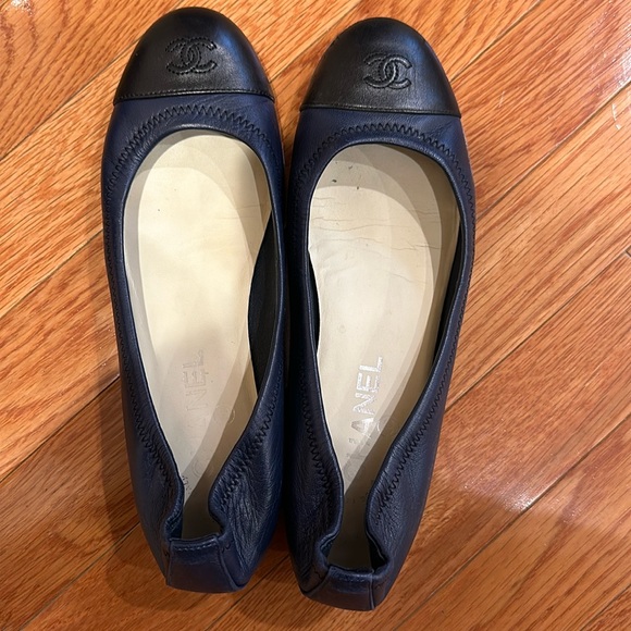 CHANEL Shoes - Chanel ballet flats navy blue and black lamskin